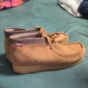 Clarks Brown Suede Moccasin Boots Men's 8.5 Women's 10.5
